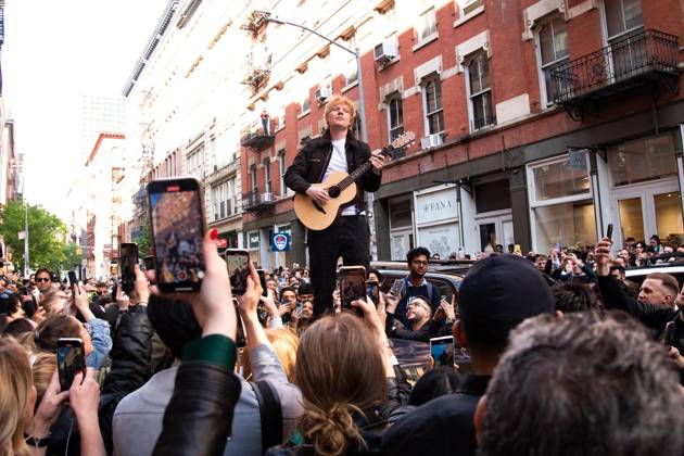 Entertainment Bilder des Tages Ed Sheeran performs outside at a pop up store in Soho. Featuring: Ed Sheeran Where: New York, New York, United States When: 05 May 2023 Credit: Janet Mayer startraksphoto.com Copyright: xJanetxMayer Startraksphoto.comx 52686112 EDITORIAL USE ONLY. NOT FOR USE BY NEWSPAPERS BASED IN THE UK.