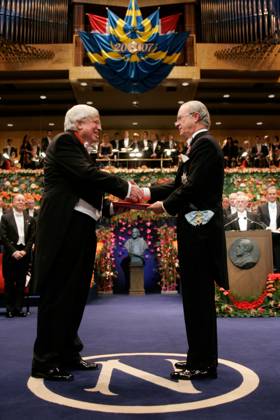 STOCKHOLM 20071210 Professor Gerhard Ertl of Germany, left, receives the Nobel Prize in Chemistry 2007 from King Carl Gustaf of Sweden, right, for his studies of chemical processes on solid surfaces at a prizegiving ceremony in Stockholm Concert Hall, Stockholm, Sweden, Dec 10, 2007 STOCKHOLM Sweden x10030x  Copyright: xJonasxEkströmerx xTTx NOBEL 2007 KONSERTHUSET