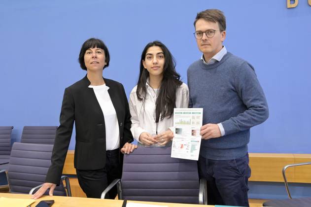 Doris Liebscher, Sultana Sediqi and Robert Kusche at the Federal Press Conference on the 2022 Annual Statistics on Right-Wing and Racist Violence and on the Current Wave of Racist Mobilizations in Eastern Germany at the Haus der Bundespressekonferenz Berlin, 09 052023 Foto:xF.xKernx xFuturexImage