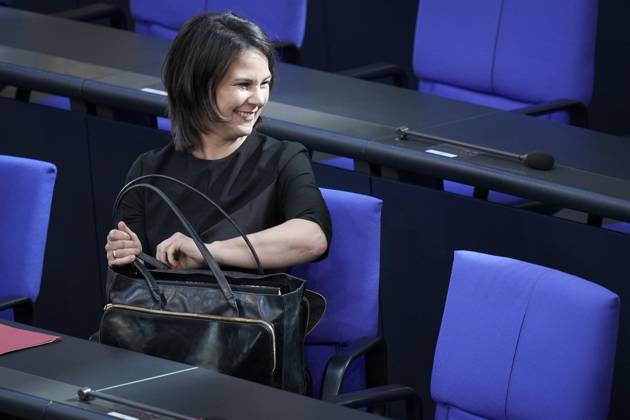 German Bundestag, 102 plenary session foreign minister Annalena Baerbock Gruene in portrait dazzled by the sun she beams and laughs on the government bench at the 102 session of the German Bundestag,10 05 2023 Berlin, Berlin Berlin Germany