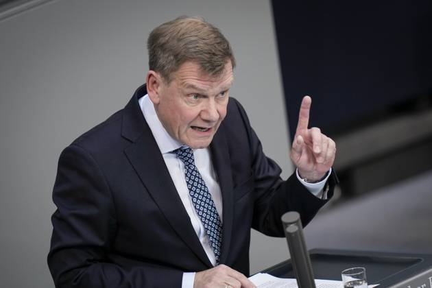 German Bundestag, 102 plenary session Dr Johann David Wadephul CDU in portrait with hand gesture and finger pointing during his speech on the extension of the Bundeswehr mission in Mali during the 102 session of the German Bundestag,10 05 2023 Berlin, Berlin Berlin Germany
