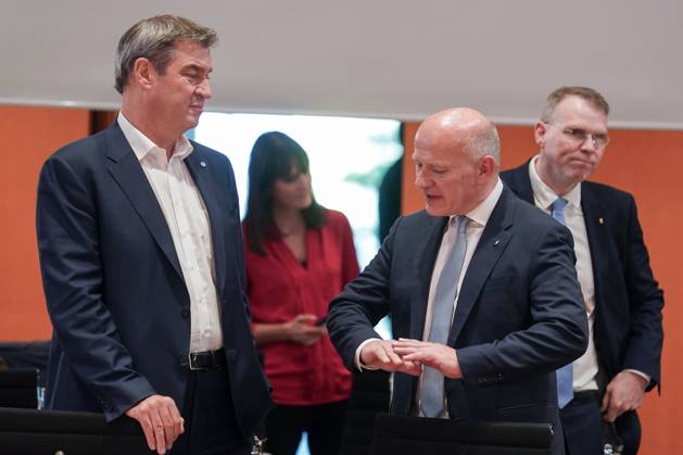 Berlin, Germany 10 May 2023 Minister Presidents Conference on the refugee issue in Berlin 10 05 2023 In picture from left Markus Söder, Minister President of Bavaria CSU , Kai Wegner, Governing Mayor Berlin CDU Federal Chancellery Berlin Copyright: xFotostandx xReuhlx