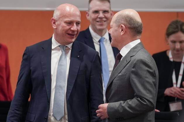 Berlin, Germany 10 May 2023 Minister Presidents Conference on the refugee issue in Berlin 10 05 2023 In the picture Kai Wegner, Governing Mayor Berlin CDU li in conversation with Chancellor Olaf Scholz SPD Federal Chancellery Berlin Copyright: xFotostandx xReuhlx