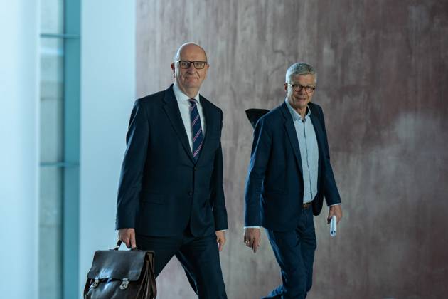 Consultations at the Chancellors Office in Berlin, Minister-President Dietmar Woidke, Brandenburg, SPD Consultations between the Chancellor and the heads of government of the federal states Berlin Berlin GER