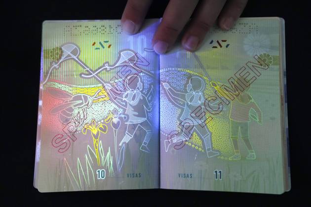 Kanada, Reisepass mit überarbeitetem Design May 10, 2023, Ottawa, ON, CAN: The new Canadian passport is unveiled at an event at the Ottawa International Airport in Ottawa on Wednesday, May 10, 2023. Ottawa CAN  - ZUMAc35_ 20230510_zaf_c35_046 Copyright: xSeanxKilpatrickx