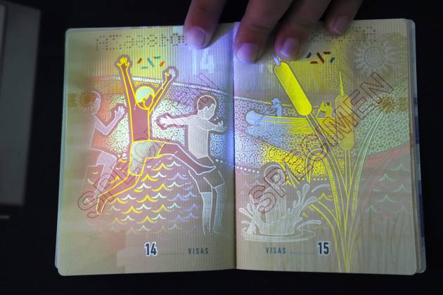 Kanada, Reisepass mit überarbeitetem Design May 10, 2023, Ottawa, ON, CAN: The new Canadian passport is unveiled at an event at the Ottawa International Airport in Ottawa on Wednesday, May 10, 2023. Ottawa CAN  - ZUMAc35_ 20230510_zaf_c35_047 Copyright: xSeanxKilpatrickx