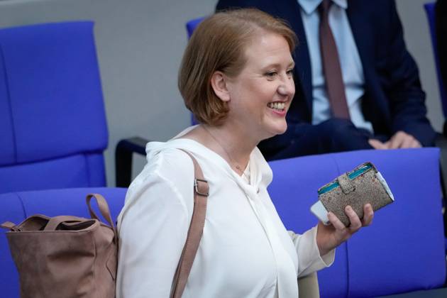 103 Bundestag session and debate in Berlin Aktuell,11 05 2023 Berlin, Family Minister Lisa Paus Gruene with backpack, cell phone and purse on the government bench during the debate Academic and vocational education at the 103 session of the German Bundestag in Berlin Berlin Germany