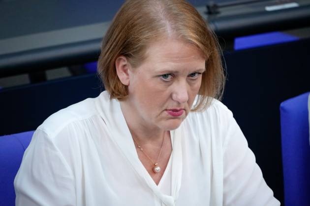 103 Bundestag session and debate in Berlin News,11 05 2023 Berlin, Family Minister Lisa Paus Gruene in portrait on the government bench during the debate Academic and vocational education at the 103 session of the German Bundestag in Berlin Berlin Germany