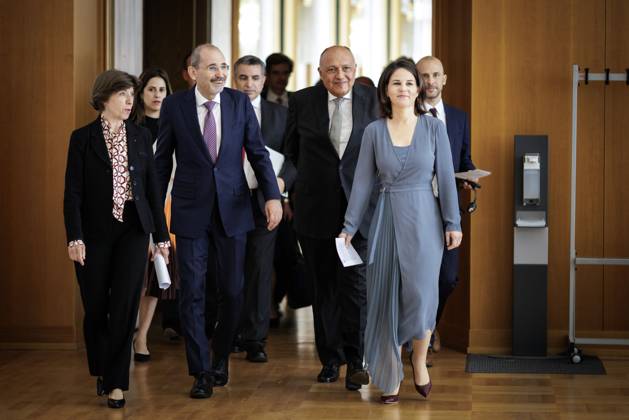 Situation in the Middle East Conflict Annalena Baerbock, German Foreign Minister, Invites to Cloverleaf Meeting in Berlin Pictured here on the way to a press conference after the joint talks L R Catherine Colonna, Foreign Minister of France, Ayman Safadi , Foreign Minister of Jordan, Sameh Shoukry, Foreign Ministe Copyright: xJaninexSchmitz photothek.dex