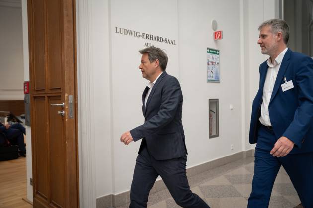 Kick-off event for the National Platform Future of Tourism at the Federal Ministry of Economics and Climate Protection Current, 11 05 2023, Berlin, Dr Robert Habeck Federal Minister for the Economy and Climate Protection with Dieter Janecek Coordinator of th