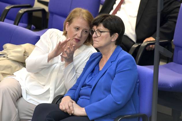 Lisa Paus and Saskia Esken at the 103 session of the German Bundestag in the Reichstag building Berlin, 11 05 2023 Foto:xF.xKernx xFuturexImage