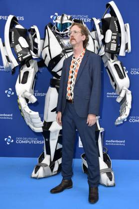 Uke Bosse with Gamescom Bot at the award ceremony of the German Computer Game Award 2023 at Spindler Klatt Berlin, 11 05 2023 Foto:xN.xKubelkax xFuturexImage