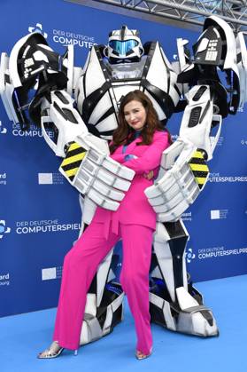 Katrin Bauerfeind with Gamescom Bot at the award ceremony of the German Computer Game Award 2023 at Spindler Klatt Berlin, 11 05 2023 Foto:xN.xKubelkax xFuturexImage