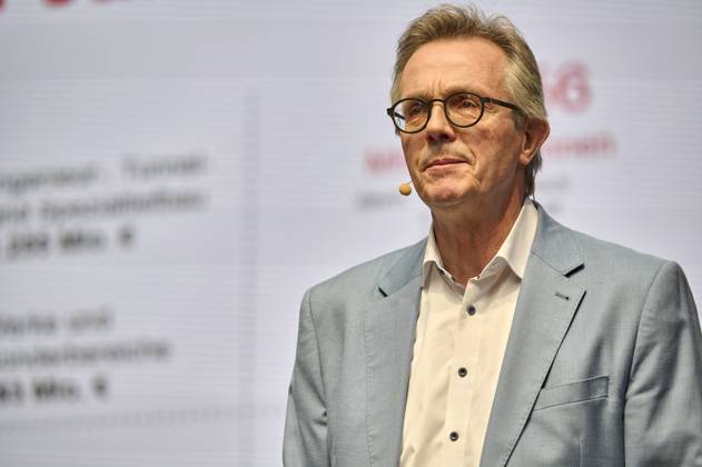 80 Seconds New Building Jörn Beckmann, CEO Züblin EUR, Europe, Germany, Berlin, 12 05 2023 Keynote Dipl Ing Jörn Beckmann, CEO Züblin Under the motto Every 80 seconds an apartment would have to be built to reach the goal of 400,000 new apartments per year The construction site talk 80 Seconds New Building mediates contac