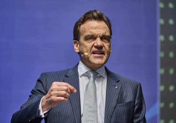 Christoph Gröner, CEO Gröner Group EUR, Europe, Germany, Berlin, 12 05 2023 Keynote Christoph Gröner, CEO Gröner Group Under the motto Every 80 seconds an apartment would have to be built in order to reach the goal of 400,000 new apartments per year The construction site talk 80 seconds New Building mediates contacts between politics, business, inve