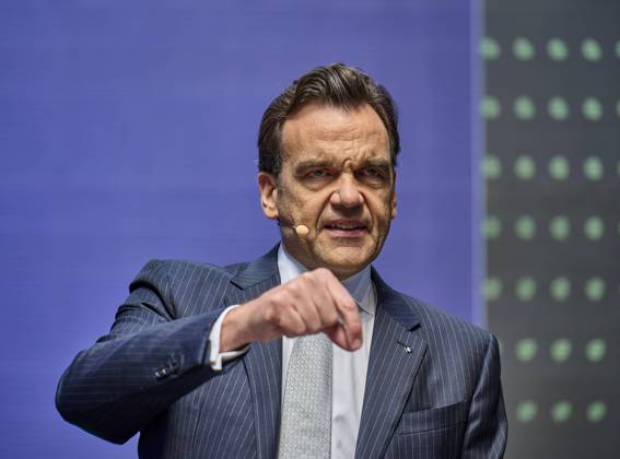 Christoph Gröner, CEO Gröner Group EUR, Europe, Germany, Berlin, 12 05 2023 Keynote Christoph Gröner, CEO Gröner Group Under the motto Every 80 seconds an apartment would have to be built in order to achieve the goal of 400,000 new apartments per year The construction site talk 80 seconds New Construction mediates contacts between politics, business
