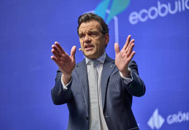 Christoph Gröner, CEO Gröner Group EUR, Europe, Germany, Berlin, 12 05 2023 Keynote Christoph Gröner, CEO Gröner Group Under the motto Every 80 seconds an apartment would have to be built in order to achieve the goal of 400,000 new apartments per year The construction site talk 80 seconds New Construction mediates contacts between politics, business