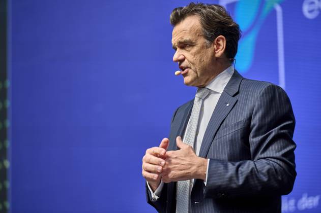 Christoph Gröner, CEO Gröner Group EUR, Europe, Germany, Berlin, 12 05 2023 Keynote Christoph Gröner, CEO Gröner Group Under the motto Every 80 seconds an apartment would have to be built in order to achieve the goal of 400,000 new apartments per year The construction site talk 80 seconds New Construction mediates contacts between politics, business