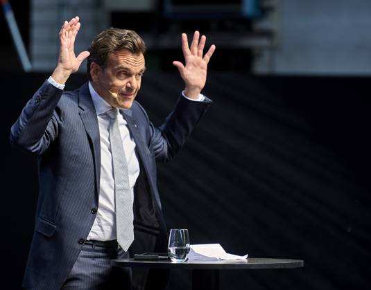 Christoph Gröner, CEO Gröner Group EUR, Europe, Germany, Berlin, 12 05 2023 Keynote Christoph Gröner, CEO Gröner Group Under the motto Every 80 seconds an apartment would have to be built in order to achieve the goal of 400,000 new apartments per year The construction site talk 80 seconds New Construction mediates contacts between politics, business