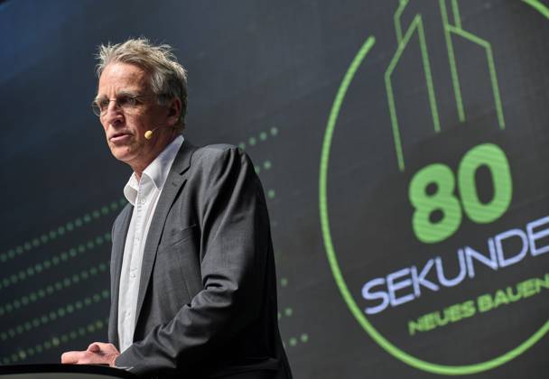80 Seconds New Building Keynote Stefan Wenzel, BMWK EUR, Europe, Germany, Berlin, 12 05 2023 Under the motto Every 80 seconds a dwelling would have to be built to reach the goal of 400,000 new dwellings per year The construction site talk 80 Seconds New Building mediates contacts between politics, business, investors as well as the scientific community