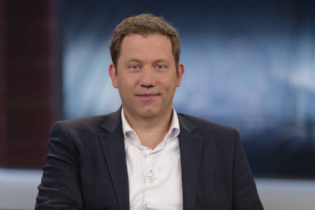 Lars Klingbeil at Anne Will 2023 05 14 Germany, Berlin Lars Klingbeil SPD , party chairman, as guest at Anne Will in the First Topic of the ARD Politiktalkrunde High claim, hard reality has the traffic light solutions for the current crises