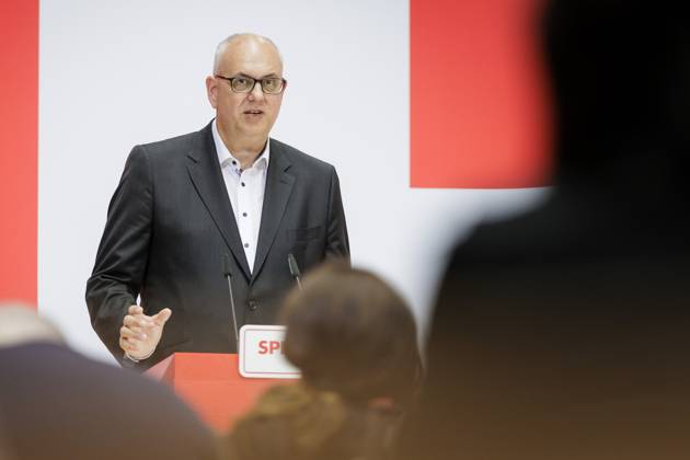 Andreas Bovenschulte SPD , mayor of Bremen, and Lars Klingbeil not in the picture , chairman of the SPD, taken during a press conference after the parliamentary elections in Bremen at the Willy Brand Haus in Berlin, 15 05 2023 Berlin Germany Copyright: xKiraxHofmann photothek.dex