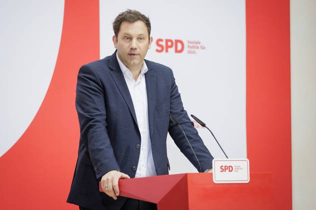 Andreas Bovenschulte SPD not in picture , mayor of Bremen, and Lars Klingbeil, chairman of the SPD, taken during a press conference after the parliamentary elections in Bremen at the Willy Brand Haus in Berlin, 15 05 2023 Berlin Germany Copyright: xKiraxHofmann photothek.dex