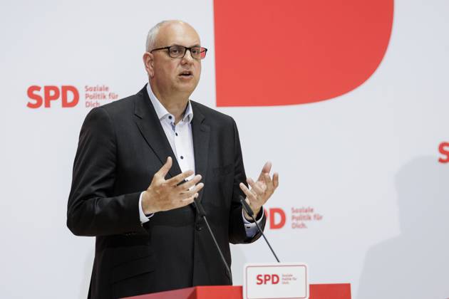 Andreas Bovenschulte SPD , mayor of Bremen, and Lars Klingbeil not in the picture , chairman of the SPD, taken during a press conference after the parliamentary elections in Bremen at the Willy Brand Haus in Berlin, 15 05 2023 Berlin Germany Copyright: xKiraxHofmann photothek.dex