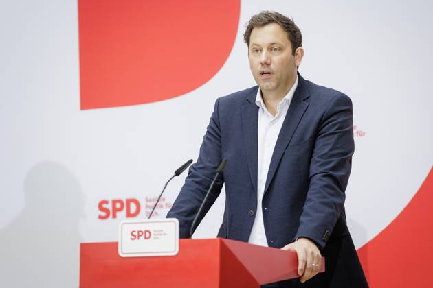Andreas Bovenschulte SPD not in picture , mayor of Bremen, and Lars Klingbeil, chairman of the SPD, taken during a press conference after the parliamentary elections in Bremen at the Willy Brand Haus in Berlin, 15 05 2023 Berlin Germany Copyright: xKiraxHofmann photothek.dex