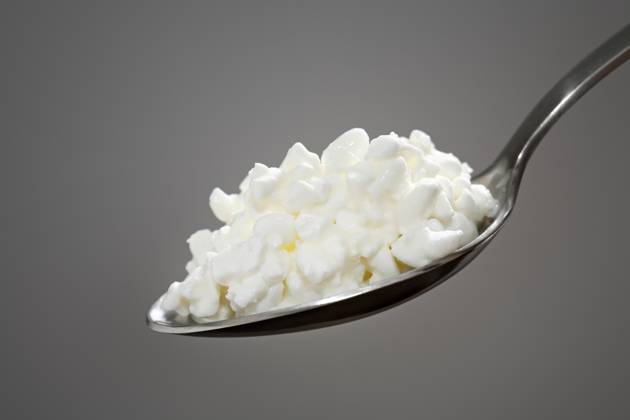A Heap of Cottage cheese on a spoon Copyright: xJanxSandvikx xDesignxPicsx , 31168030 Copyright: JanxSandvikx xDesignxPics 31168030