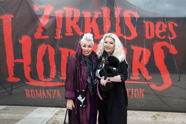 Z irkus des Horrors Premiere in Hamburg Claudia Guelzow,Yulie Kendra Guelzow with dog Sunshine, premiere of Zirkus des Horrors Romanza Circusproduction at the Heiliggeistfeld Hamburg Copyright: xEventpressxxrhx