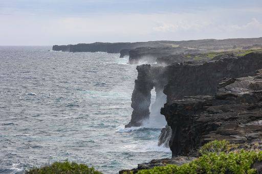 RECORD DATE NOT STATED Holei Sea Arch is an attraction from the lava flow of Kilauea Volcano inside the Big Island s National Park. *** Holei Meer Zahnbogen ist An&Verkauf Attraktion von der lavä fließen des Kilauea Vulkan innen der groß Insel S&P Nationaler parkähnliche 7116938