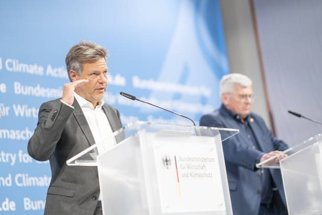 Press statement Energy price in the Federal Ministry of Economics Jörg Hofmann, First Chairman Trade Union IG Metall, with Robert Habeck, Federal Minister of Economics left Press statement Energy price in the Federal Ministry of Economics Jörg Hofmann, First Chairman Trade Union IG Metall, with Robert Habeck, Federal Minister of Economics left , Be
