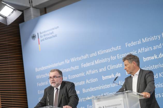 Press Statement Energy Price in the Federal Ministry of Economics Prof Dr Ing Siegfried Russwurm, President Federation of German Industries BDI, with Robert Habeck, Federal Minister of Economics right Press Statement Energy Price in the Federal Ministry of Economics Prof Dr Ing Siegfried