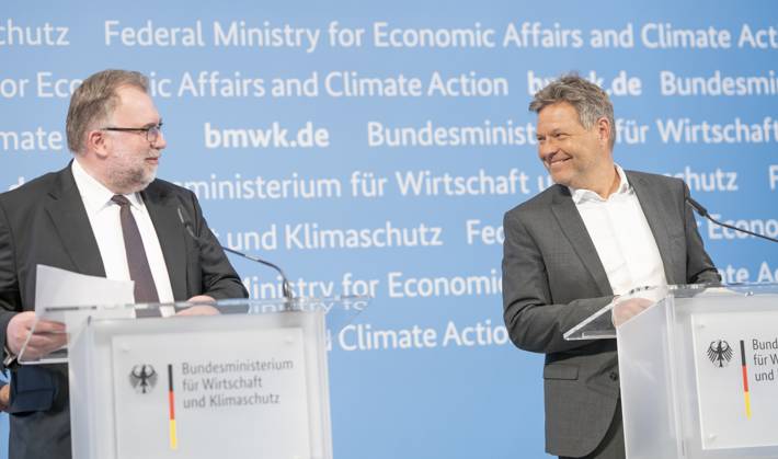 Press Statement Energy Price in the Federal Ministry of Economics Prof Dr Ing Siegfried Russwurm, President Federation of German Industries BDI, with Robert Habeck, Federal Minister of Economics right Press Statement Energy Price in the Federal Ministry of Economics Prof Dr Ing Siegfried