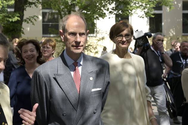 Prince Edward and Bettina Stark Watzinger visiting the school at Schillerpark during the Duke Award ceremony in Wedding Berlin, 22 05 2023 Foto:xF.xKernx xFuturexImage