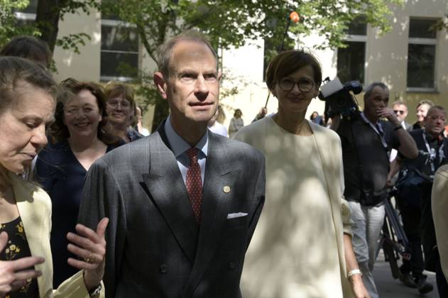 Prince Edward and Bettina Stark Watzinger visiting the school at Schillerpark during the Duke Award ceremony in Wedding Berlin, 22 05 2023 Foto:xF.xKernx xFuturexImage