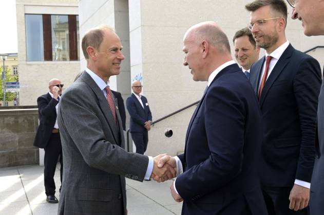 Prince Edward and Kai Wegner signing the Golden Book of Berlin and presenting The Duke of Edinburgh™s International Award in Germany at the James Simon Gallery Berlin, 22 05 2023. Foto:xF.xKernx xFuturexImage