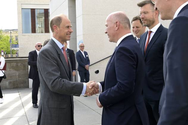 Prince Edward and Kai Wegner signing the Golden Book of Berlin and presenting The Duke of Edinburgh™s International Award in Germany at the James Simon Gallery Berlin, 22 05 2023. Foto:xF.xKernx xFuturexImage