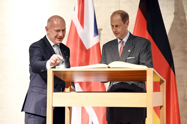 Kai Wegner and Prince Edward signing the Golden Book of Berlin and presenting The Duke of Edinburgh™s International Award in Germany at the James Simon Gallery Berlin, 22 05 2023. Foto:xF.xKernx xFuturexImage