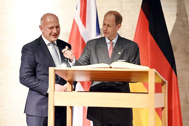 Kai Wegner and Prince Edward signing the Golden Book of Berlin and presenting The Duke of Edinburgh™s International Award in Germany at the James Simon Gallery Berlin, 22 05 2023. Foto:xF.xKernx xFuturexImage