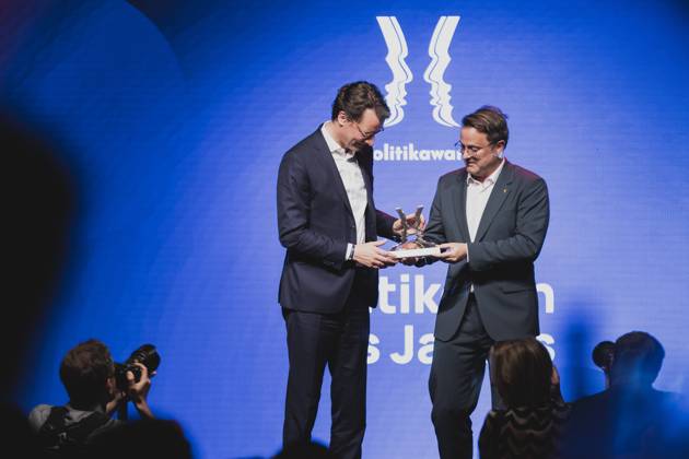R L Xavier Bettel, Prime Minister of Luxembourg, and Hendrik Wuest, CDU, Minister President of North Rhine-Westphalia, photographed at the Politikawards in Berlin, 22 05 2023 Berlin Germany Copyright: xFlorianxGaertnerx