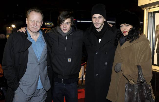 STOCKHOLM 20091113 Stellan Skarsgard, Bill Skarsgard and Gustaf Skarsgard at the gala premiere of the movie Snabba Cash in Stockholm on Wednesday STOCKHOLM Sweden x10040x  Copyright: xANDERSxWIKLUNDx xTTx SNABBA CASH PREMIÄR