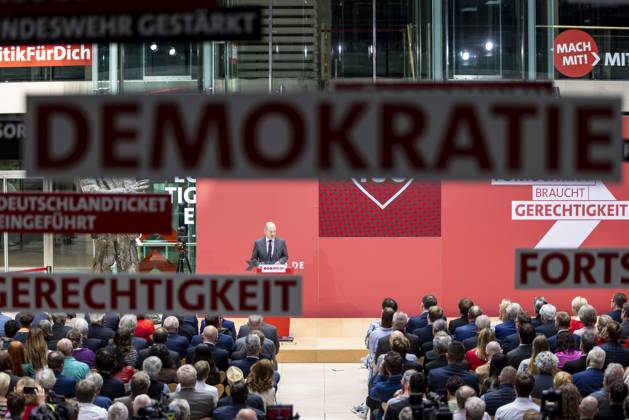 Olaf Scholz SPD , German Chancellor, recorded at the event öÄÃ Fortschritt braucht Gerechtigkeit öÄi Seit 160 Jahren Ideen fuer morgenöÄu at the Willy Brandt Haus in Berlin, 04 10 2022 Berlin Germany Copyright: xKiraxHofmann photothek.dex