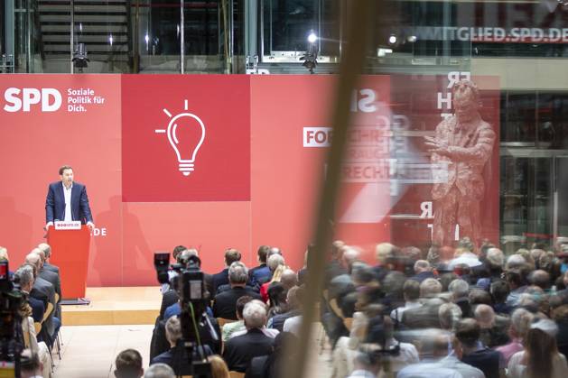 Lars Klingbeil, Chairman of the SPD, recorded at the event öÄÃ Fortschritt braucht Gerechtigkeit öÄi Seit 160 Jahren Ideen fuer morgenöÄu at the Willy Brandt Haus in Berlin, 04 10 2022 Berlin Germany Copyright: xKiraxHofmann photothek.dex