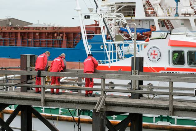 20230523 After the ship Rebecca Hammann rammed the sea rescue cruiser Theodor Storm here in the port of Büsum, sea rescuers follow the action and inspect their cruiser Büsum Schleswig Holstein Germany