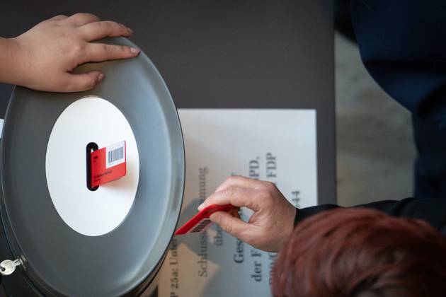 107 Bundestag session and debate symbol picture red voting card roll call vote on the topic Pflegeunterstuetzungs und entlastungsgesetz at the 107 session of the German Bundestag in Berlin, 26 05 2023 Berlin Berlin Germany