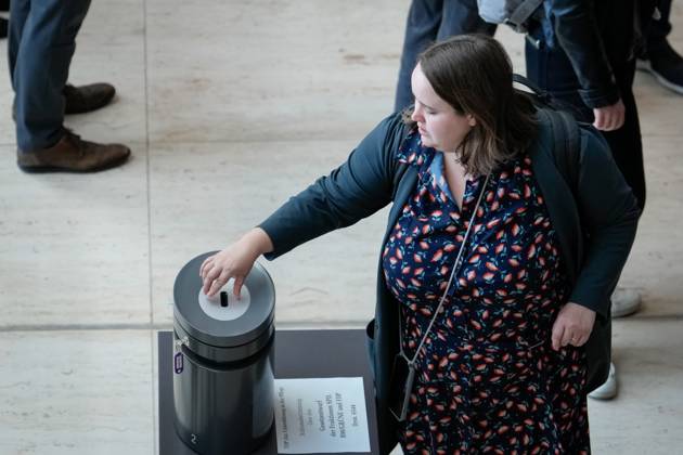 107 Bundestag session and debate Ricarda Lang of the party Buendnis 90 Die Gruenen while inserting his voting card during the roll call vote on the topic Pflegeunterstuetzungs und entlastungsgesetz during the 107 session of the German Bundestag in Berlin, 26 05 2023 Berlin Berlin Germany