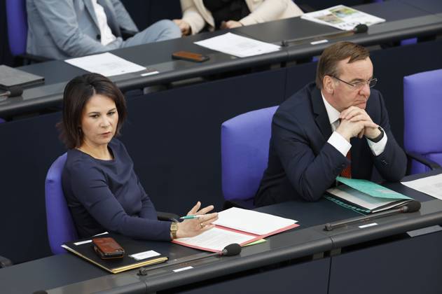 Annalena Baerbock and Boris Pistorius at the 107 session of the German Bundestag in the Reichstag building Berlin, 26 05 2023 Foto:xJ.xMWx xFuturexImage