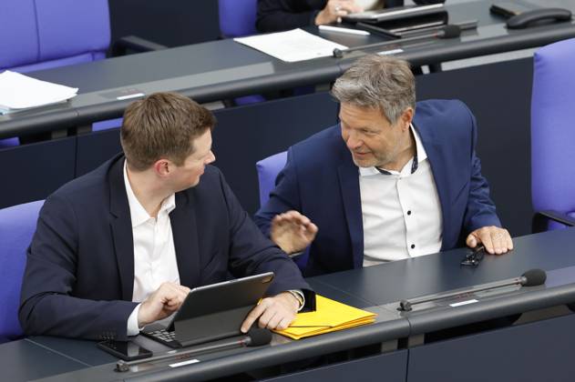 Florian Toncar and Robert Habeck in the 107 session of the German Bundestag in the Reichstag building Berlin, 26 05 2023 Foto:xJ.xMWx xFuturexImage